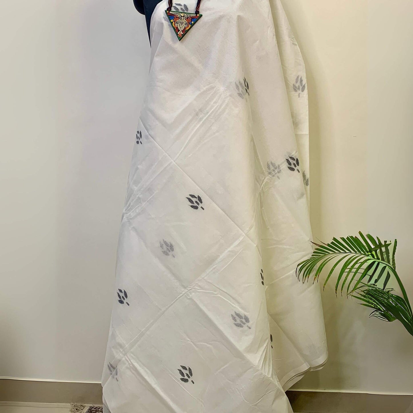 Black & White Cotton Dhakai Jamdani Saree -Handloom Sarees- Aananda Collections