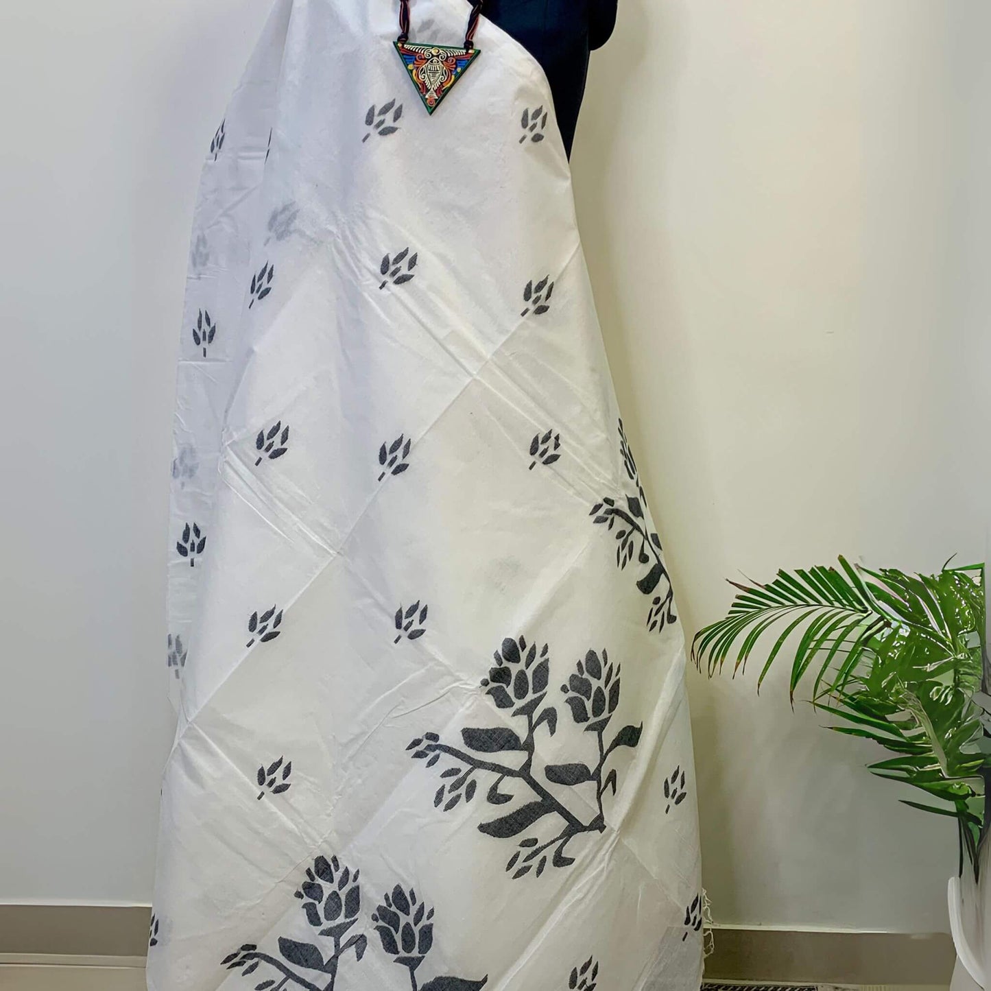 Black & White Cotton Dhakai Jamdani Saree -Handloom Sarees- Aananda Collections