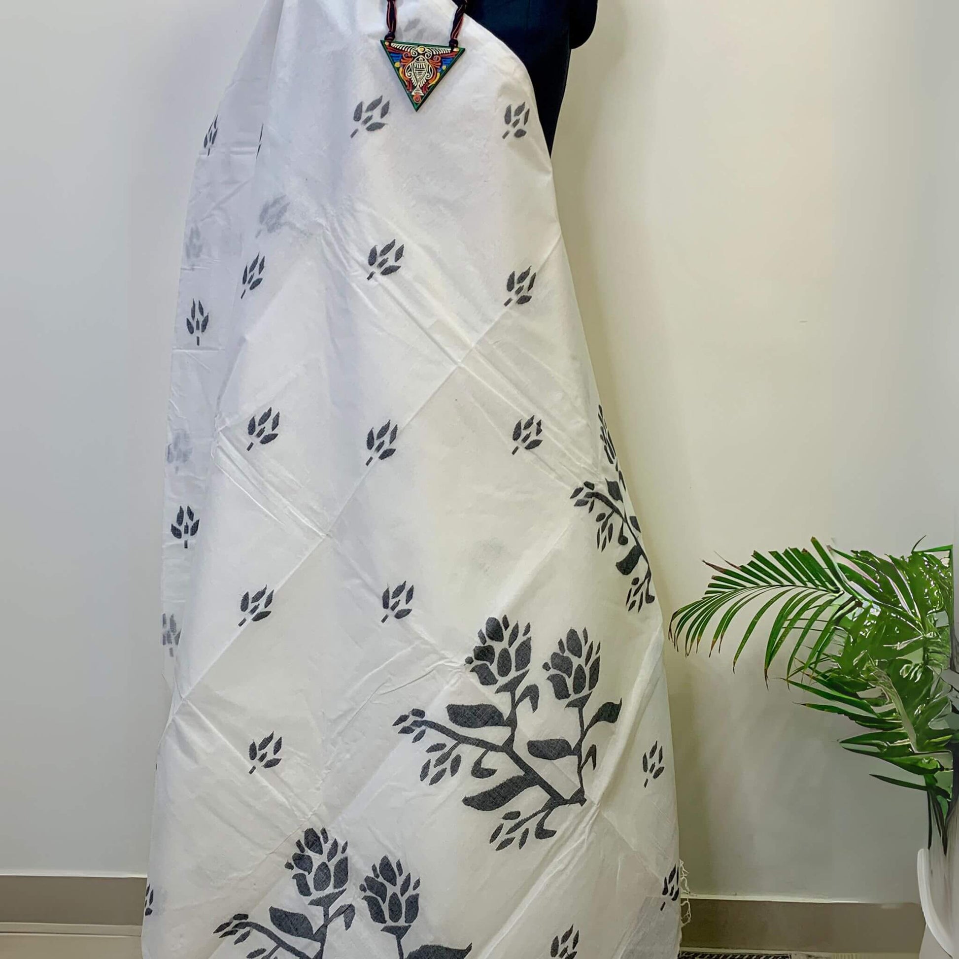 Black & White Cotton Dhakai Jamdani Saree -Handloom Sarees- Aananda Collections
