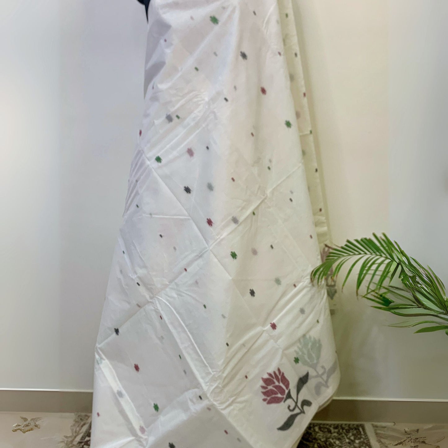 White Cotton Dhakai Jamdani Saree -Handloom Sarees- Aananda Collections