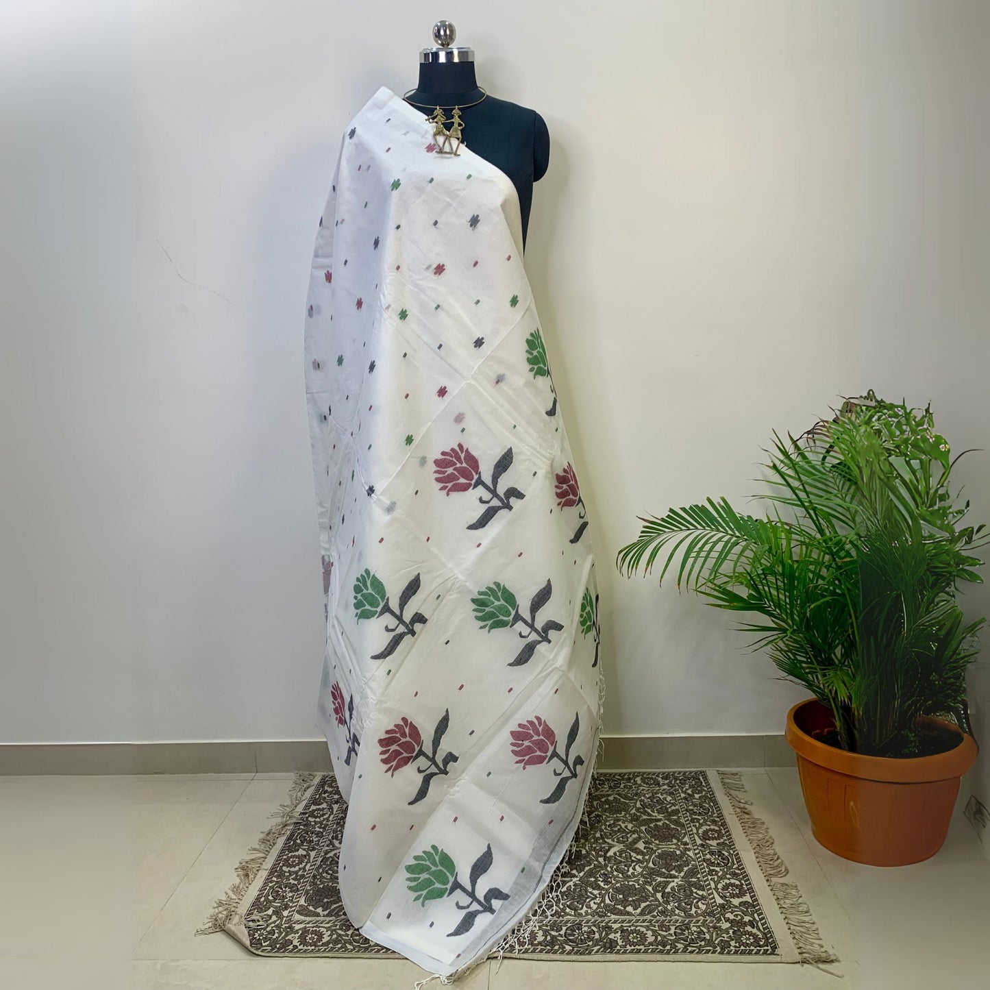 White Cotton Dhakai Jamdani Saree -Handloom Sarees- Aananda Collections