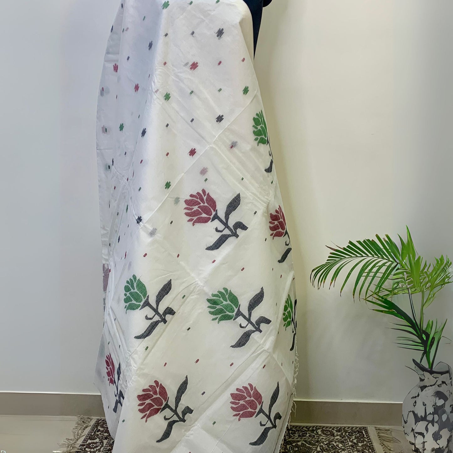 White Cotton Dhakai Jamdani Saree -Handloom Sarees- Aananda Collections