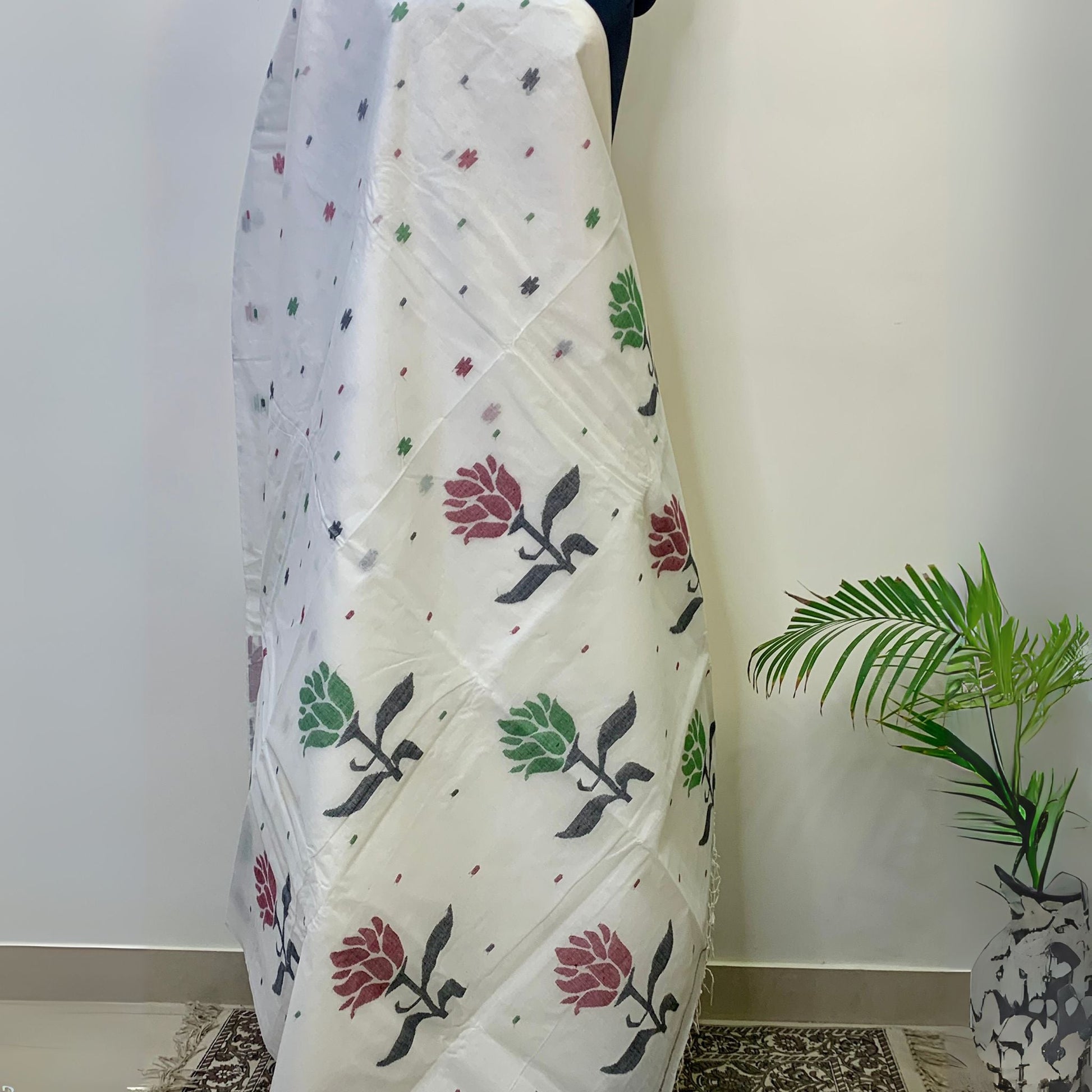 White Cotton Dhakai Jamdani Saree -Handloom Sarees- Aananda Collections